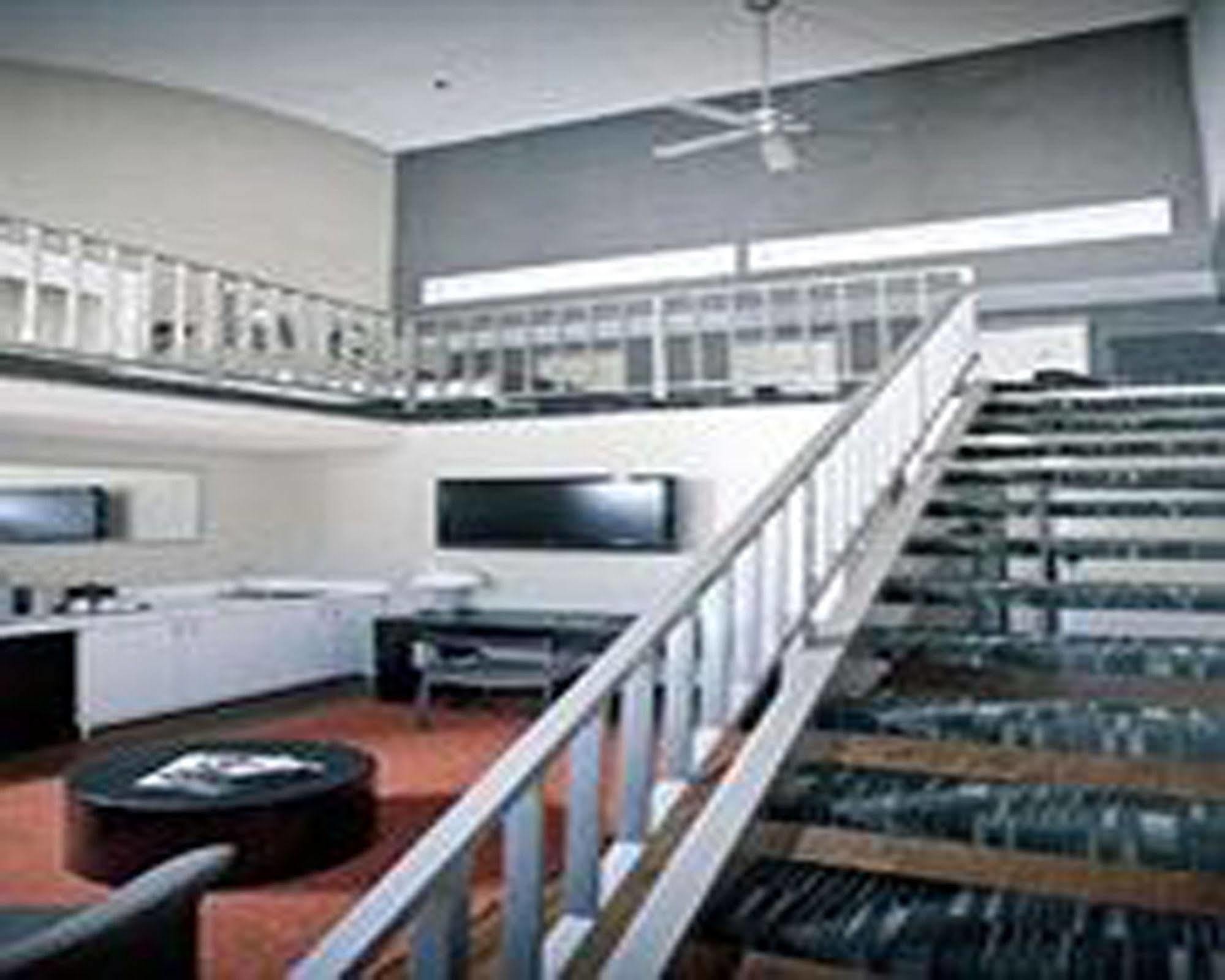 Ramada Plaza By Wyndham West Hollywood Hotel & Suites Los Angeles Ngoại thất bức ảnh